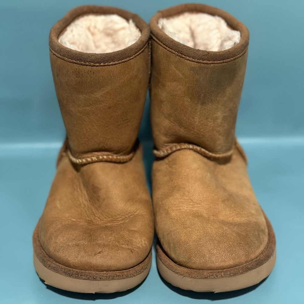 UGG Kids 1019646T Classic Short ll leather Boot Size 8 Chestnut